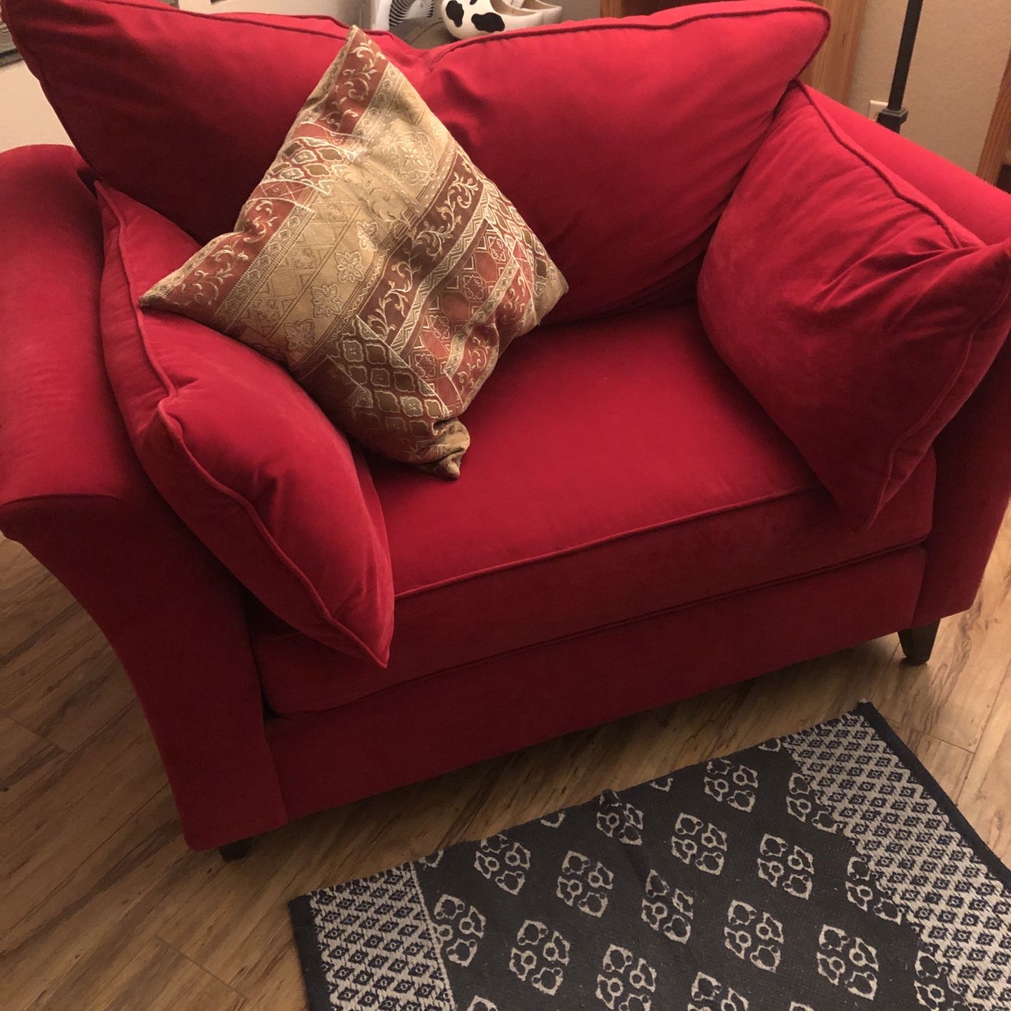 Beautiful Red Velvet Couch (“King Chair”)