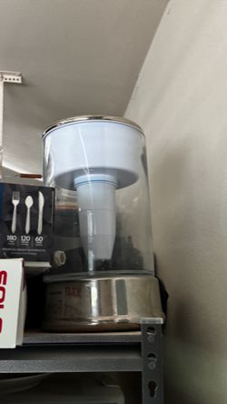 40 Cup Zero Water Jug with Spout with box of filters
