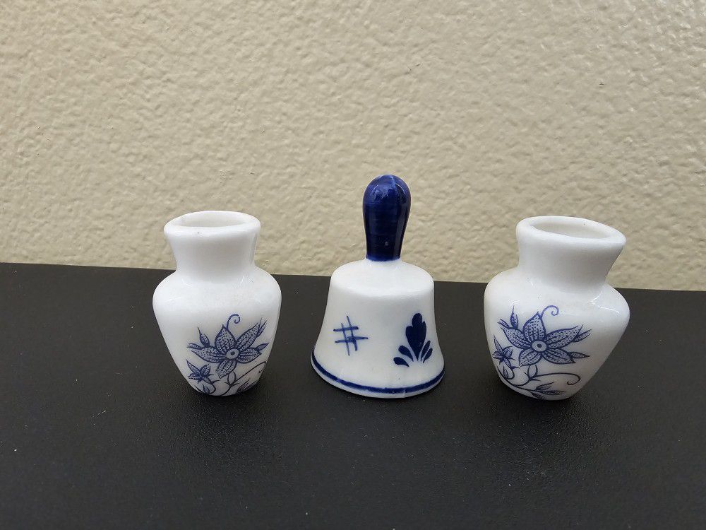 Set Of Vintage Miniature Porcelain Blue And White Vase 1.5" Dollhouse 