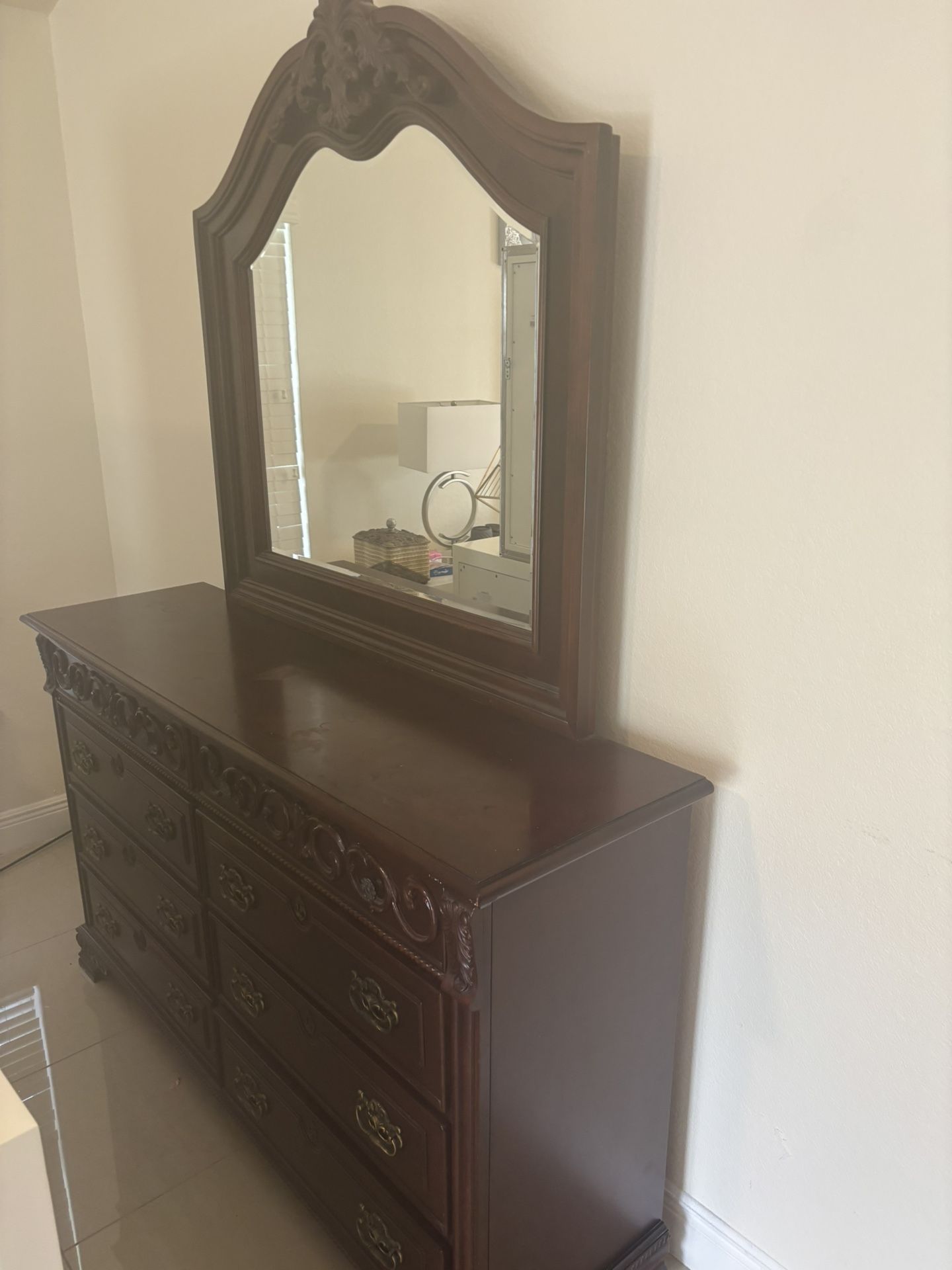 Dresser With Mirror