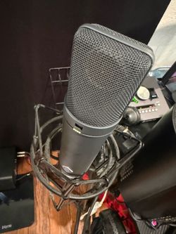 NEUMAN U87 MIC WITH APPOLLO TWIN