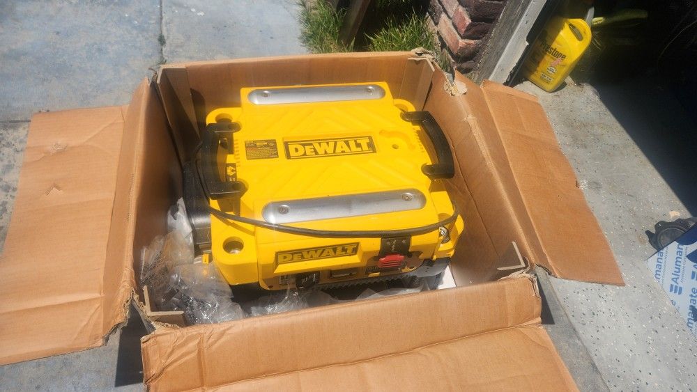 DEWALT 13-in W 15.0 -Amp Benchtop Planer