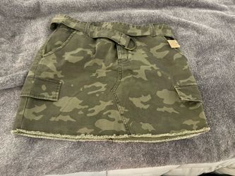 Juniors camo skirt brand new size 11