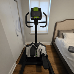 2019 Helix H1000 Lateral 3D Trainer – Like New, Touchscreen Display - New York, NY