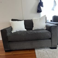 Couch / Loveseat