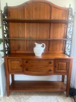 Wooden Style Traditional Hutch