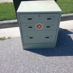 FREE Steel 3-Drawer Too Chest and Card Table, ON CURB 