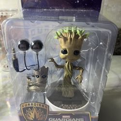 NEW.  Guardians of the Galaxy dancing Groot gift set bundle.