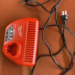 Milwaukee M12 Battery Charger In Excellent Condition