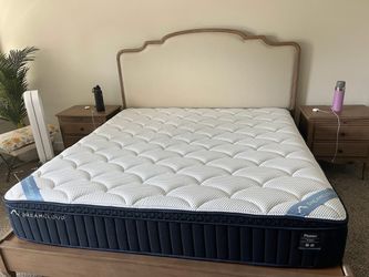 🛏️ KING Dreamcloud premier hybrid mattress - like new