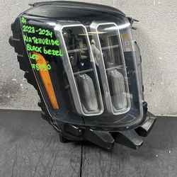 2023-2024 KIA TELLURIDE RIGHT HEADLIGHT BLACK BEZEL LED OEM USED