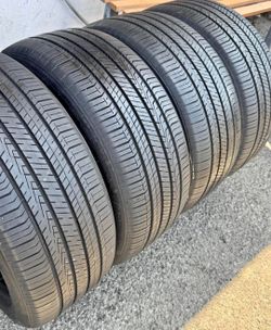 235 45 18 Hankook Tires Con 80% de Vida Las 4