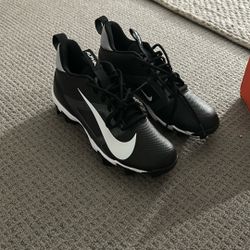 Nike Alpha Pro 4 Football Cleats