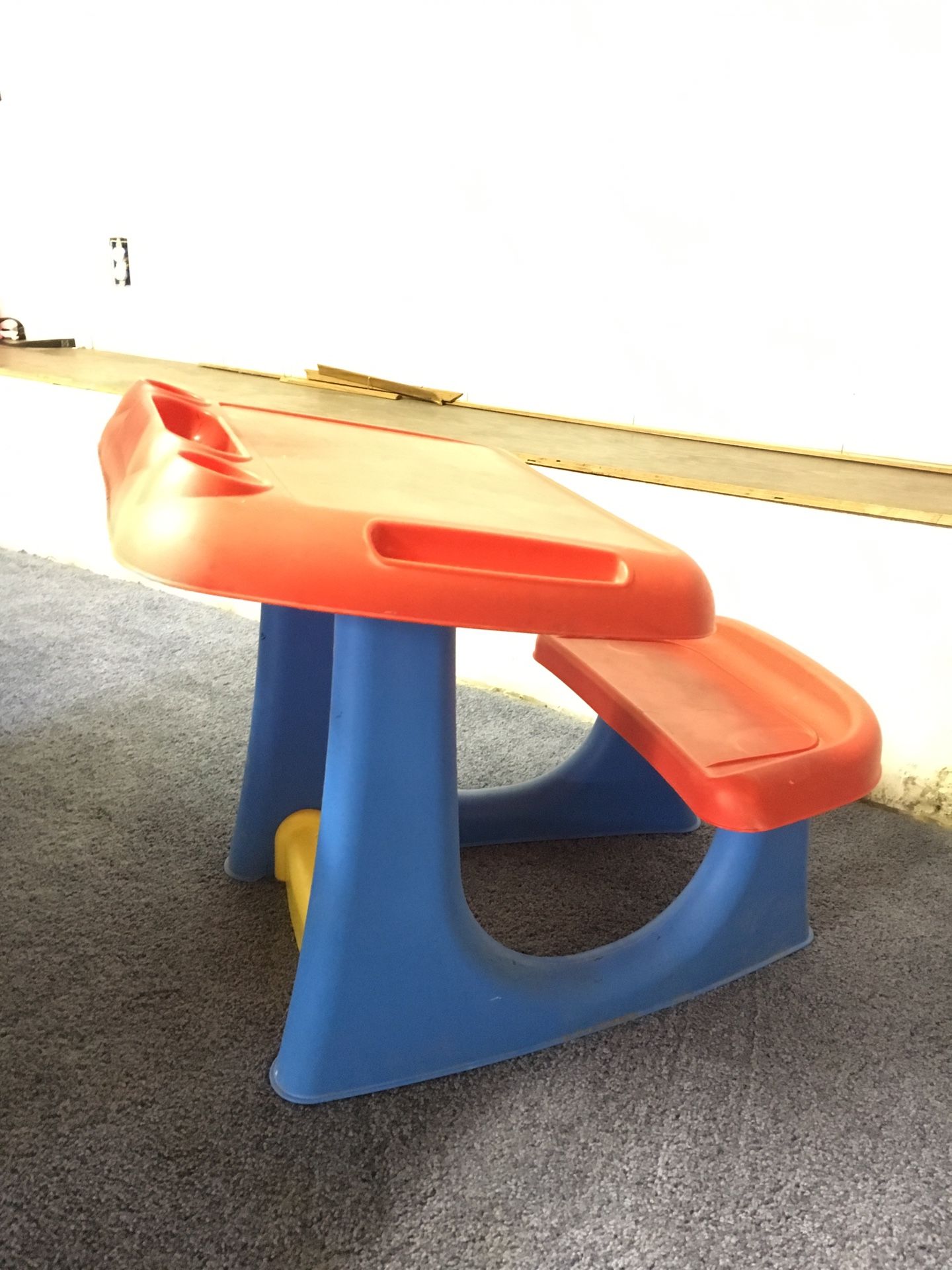 Kids desk