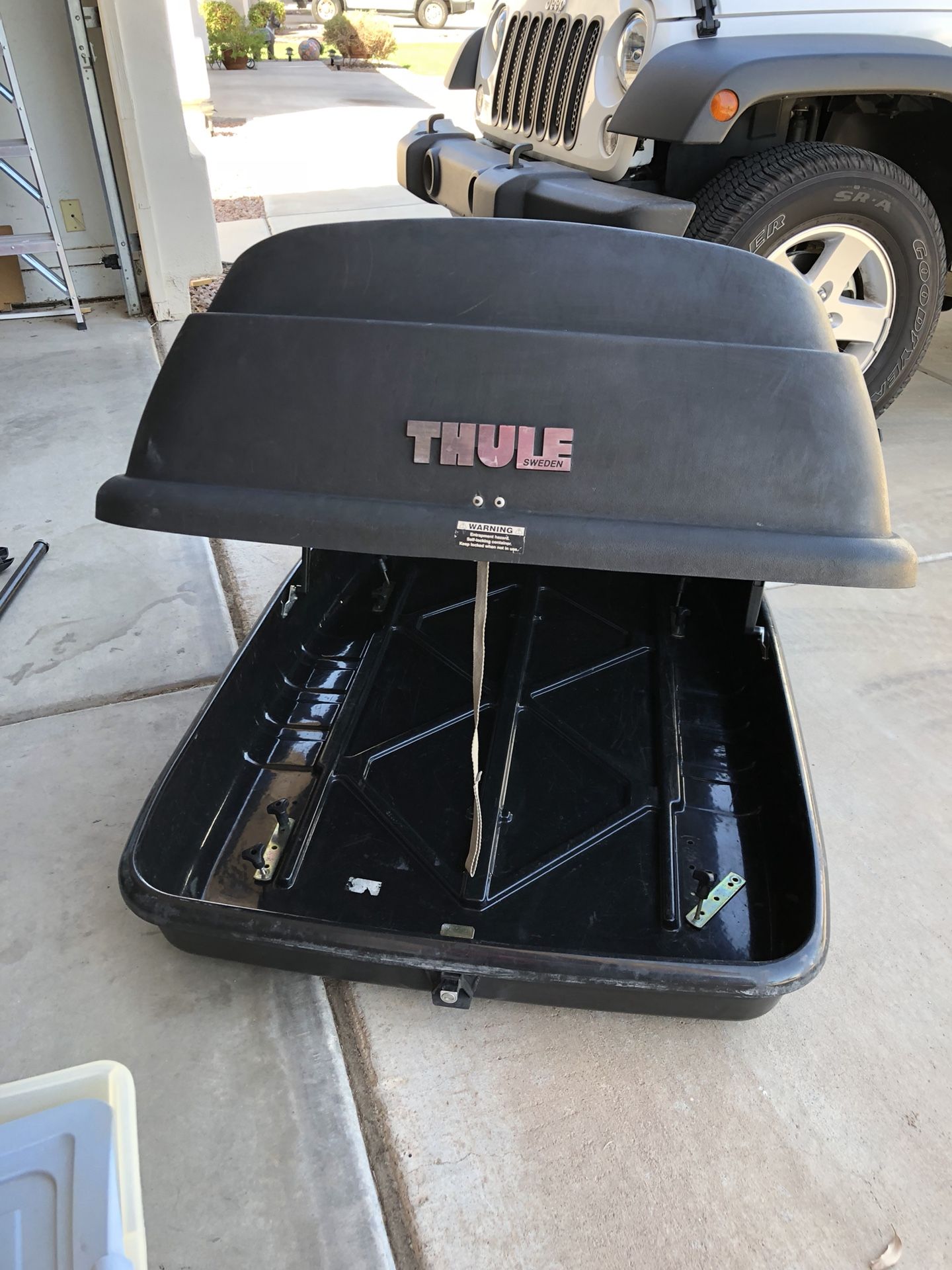 Thule excursion roof rack cargo box travel carrier with extra space for