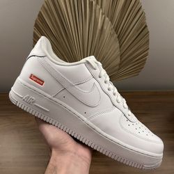 Nike Air Force 1 Low Supreme Size 9.5 Men