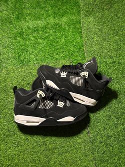 Jordan 4 white thunder size 10.5 men