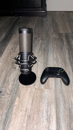 Hyper X Quadcast S and Xbox Series X Controller