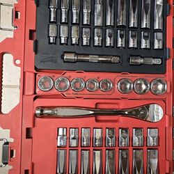 Milwaukee Packout 1/2"dr Ratchet And Socket Set