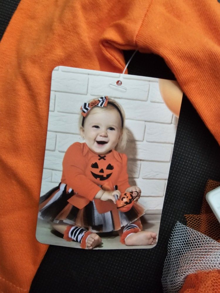 4 PIECE HALLOWEEN PUMPKIN BABY ESSENTIALS SET. SKIRT, BOW & LEG WARMERS. Size 3 Month