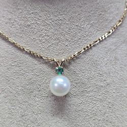 14k 7.2mm Pearl Pendant Small Emerald On Top