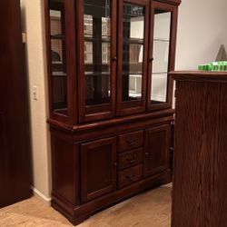 Display Case/Hutch - Large * Pick Up Today! Make Offer