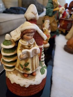 Ceramic music box caroler