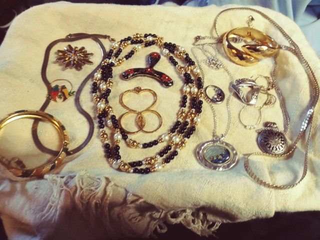 Vintage Gold Colored Huge Untested Assorted Jewelry Lot