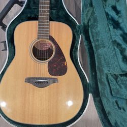  Yamaha FG700S Acoustic Guitar + SKB Hard Case