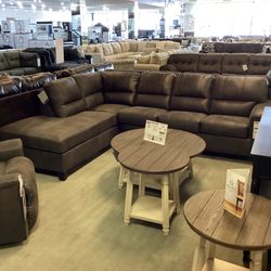 Navi 2pc Sectional with Chaise