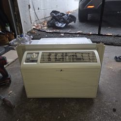 2017 Zenith 5000BTU Air Conditioner