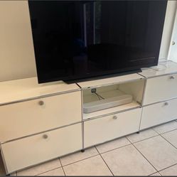 USM Haller Media Console authentic