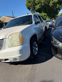 GMC Yukon Denali Full-Size SUV White