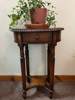 End table beautiful $20.00 or B/O