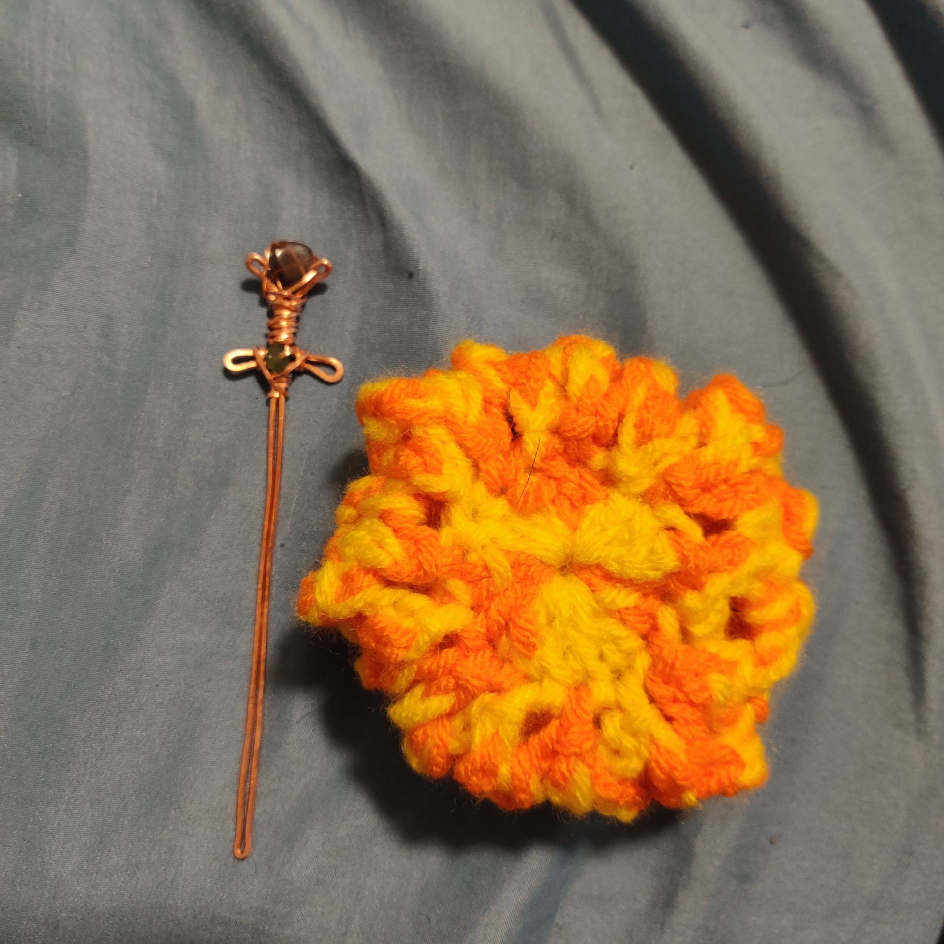 Bun holder with hairpin