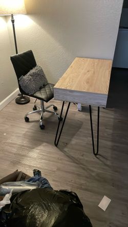 Good Cond. Office Desk + Rolling Chair Set