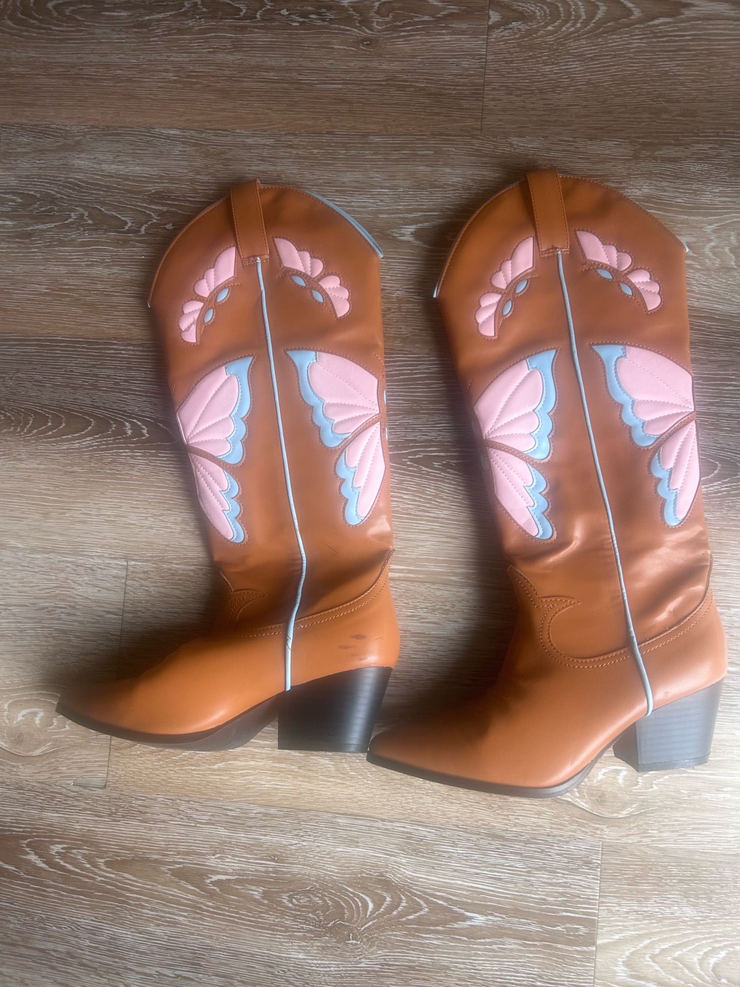 FashionNova boots 7.5