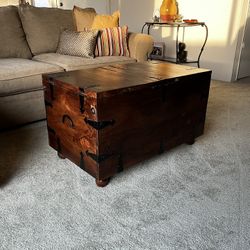 Ridgeway Trunk with Wine Storage