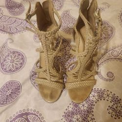 Aldo Heels Beige Used But In Good Conditions size 9