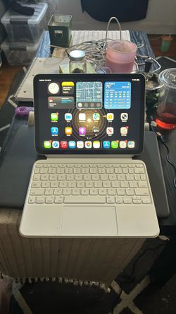 iPad 10 GEN with Apple  keyboard
