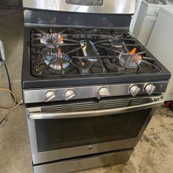 G.E GAS RANGE 