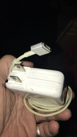 Apple MacBook 45W MagSafe 2 power adapter