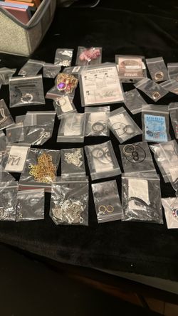A BUNCH OF JEWELRY