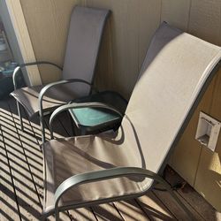 🌿 Patio Chair Set – 2 Chairs + Side Table (Great Condition!)