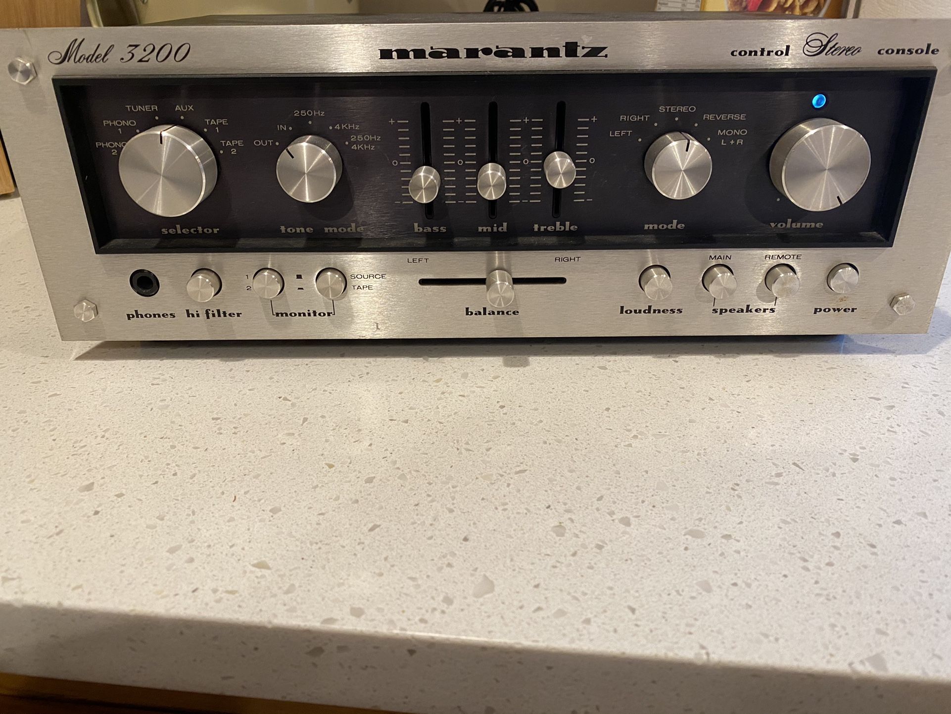 Marantz 3200 Preamplifier Stereo Control Console (1976-77)