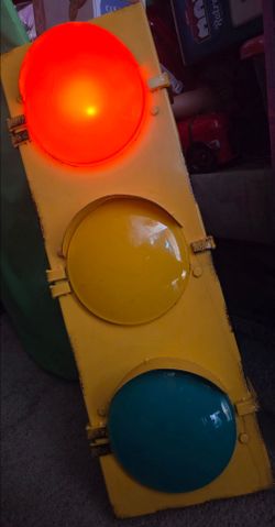 Light up traffic light metal wall decor