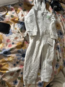 Baby onesie (12 months)