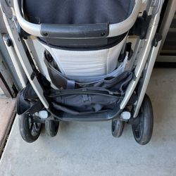 UPPABABY VISTA V2 GREY WITH CARSEAT & BASSINET 