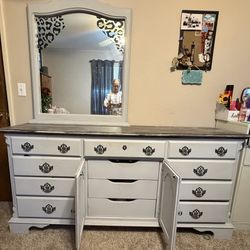 Long Dresser And 2 Nightstands 