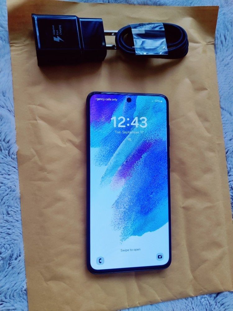 Factory Unlocked Samsung Galaxy S21 FE 5G 128GB ( Large 6.5 Inch Display )